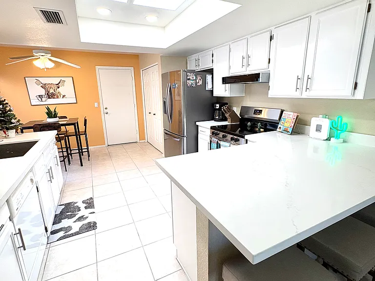 9806 W Kerry Ln — Photo 20