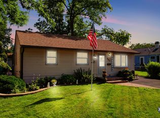 805 S Lake St, Mundelein, IL 60060