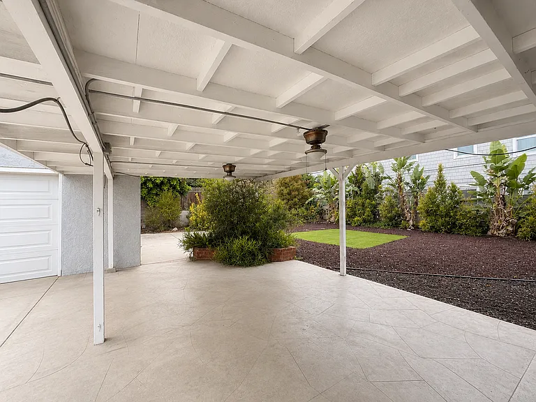 445 1/2 E Alisal Way — Photo 8