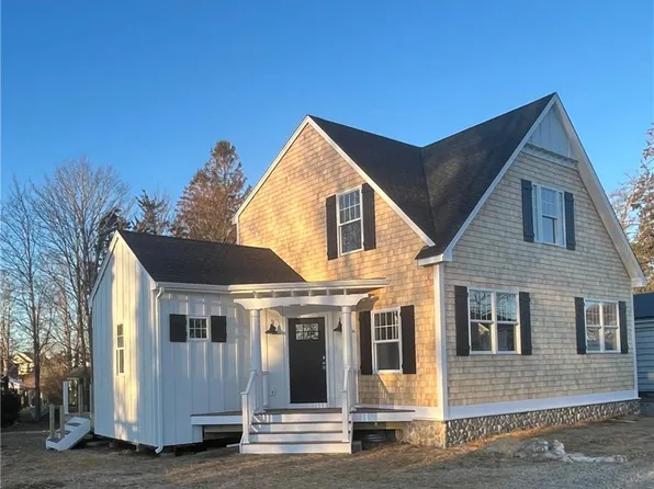 19 Traymore St, Charlestown, RI 02813