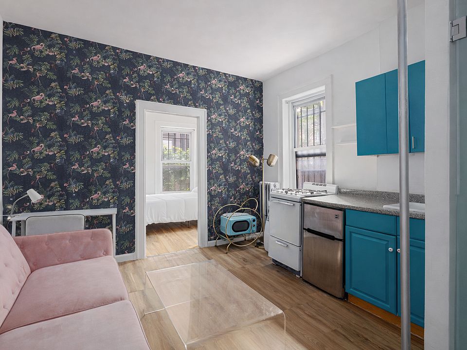 1st image of 427 E 6th St APT 1R