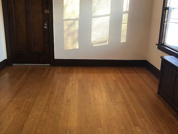 3rd image of 2318 W Berwyn Ave APT 2W
