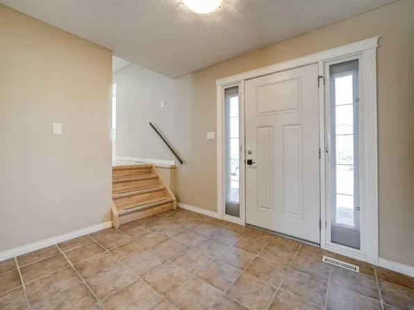 202 N Rubie Cres, Nobleford, AB T0L 1S0