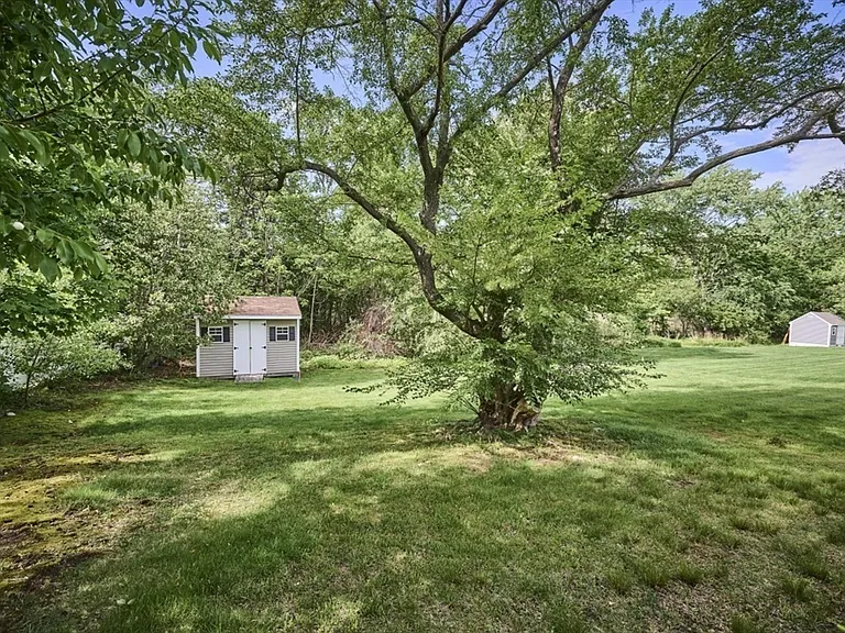 51 Pratt Dr — Photo 14