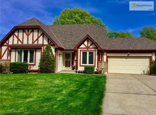 3917 NE Woodridge Dr, Lees Summit, MO 64064