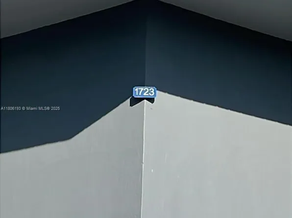 1723 NE Miami Gardens Dr APT 137, Miami, FL 33179