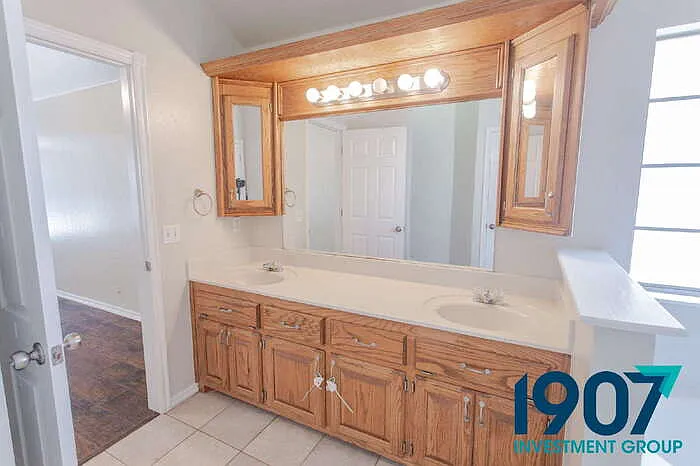 501 Madeline Ln — Photo 18