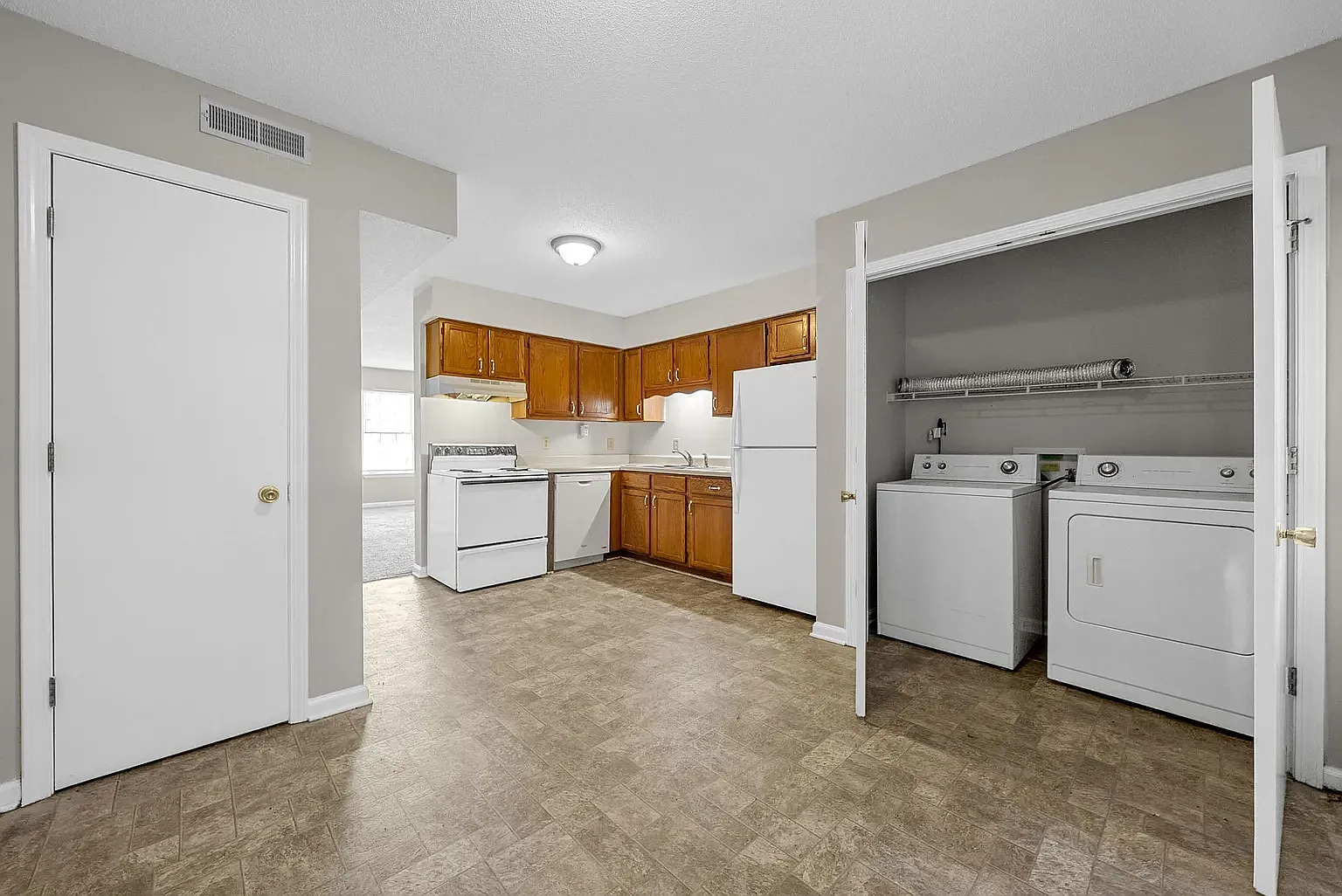 2 bed, 1.5 bath, 1100 sqft, $1,095 — Photo 4