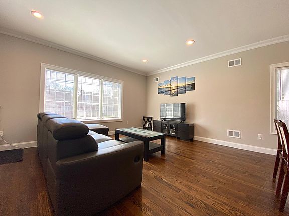 4th image of 279 Ross Ave
