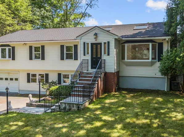 28 Gregory Rd, Cos Cob, CT 06807