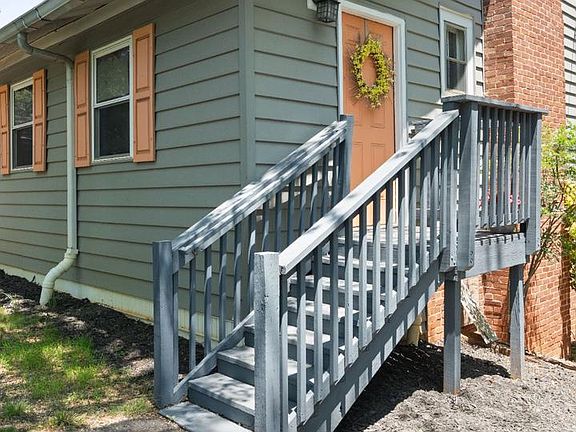 3rd image of 293 Caroline St
