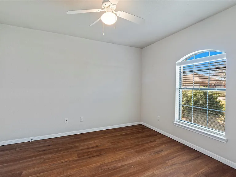 6104 Alexus Dr — Photo 22