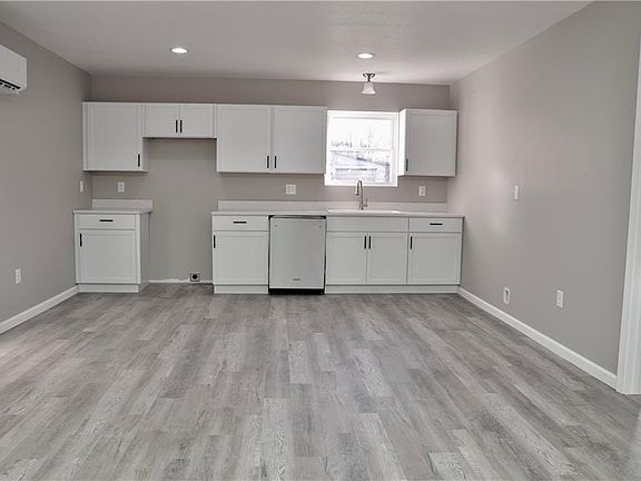 4th image of 525 W Jones St