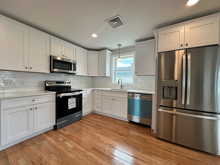 7 Blossom St #7B — Photo 3