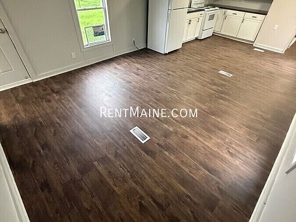 2nd image of 54 Pond Rd