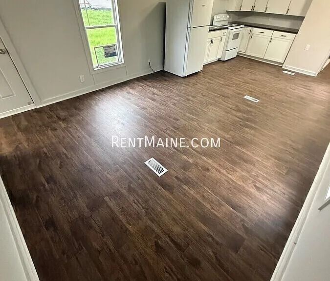 54 Pond Rd — Photo 2