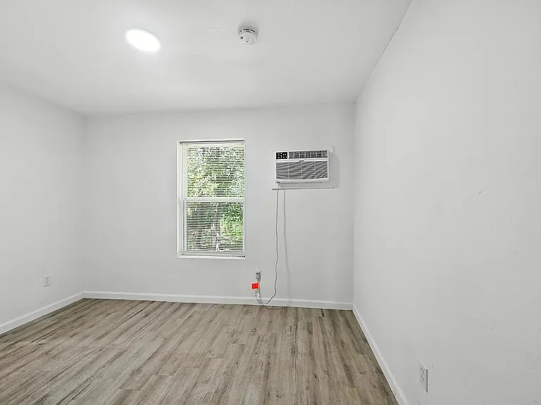 320 T A Carroll Ave — Photo 12