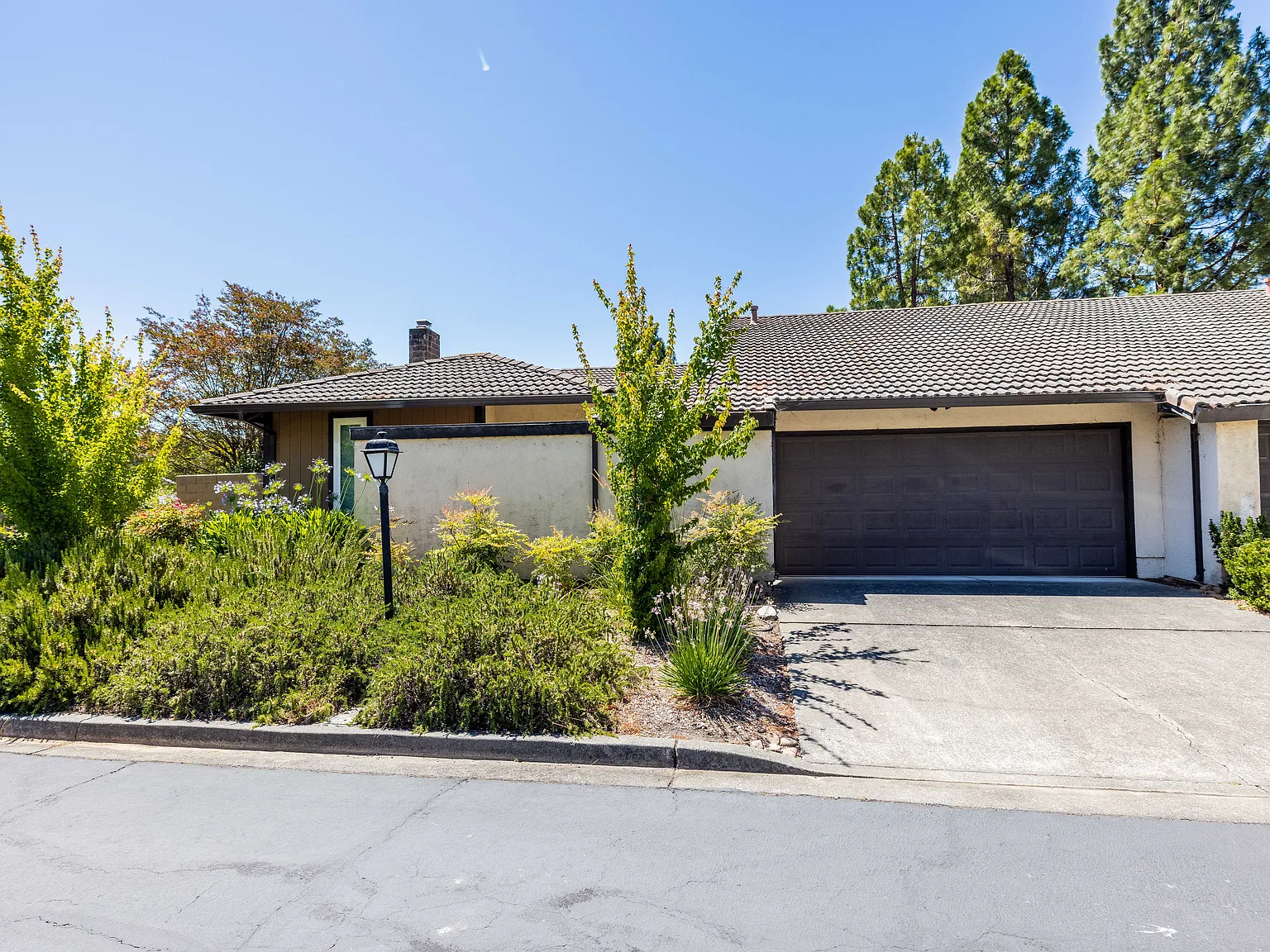 268 Frederick Dr — Photo 1