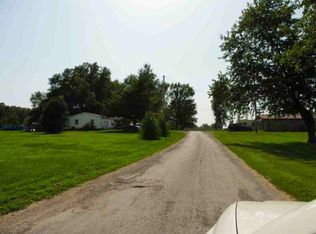 1959 Chestnut St, Brighton, IL 62012