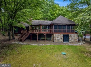 355 Sandstone Ln, Berkeley Springs, WV 25411