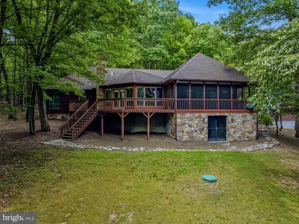 355 Sandstone Ln, Berkeley Springs, WV 25411