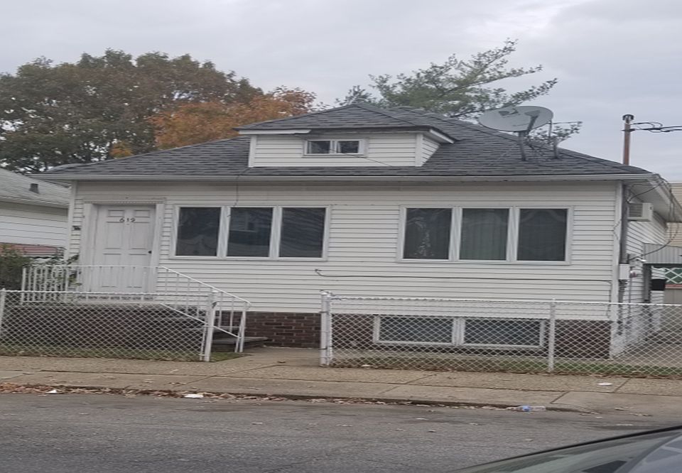 2nd image of 619 E 89th St