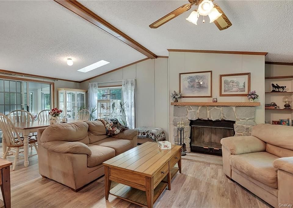 1st image of 20 Bollenbach Dr