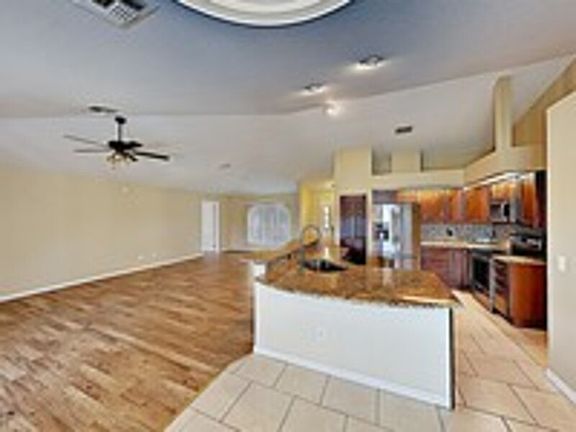 3rd image of 1096 Prescott Blvd