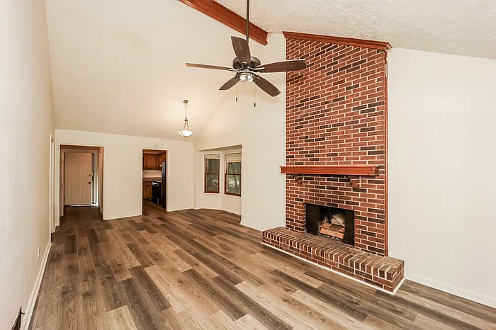 7074 Williamsburg Dr — Photo 2