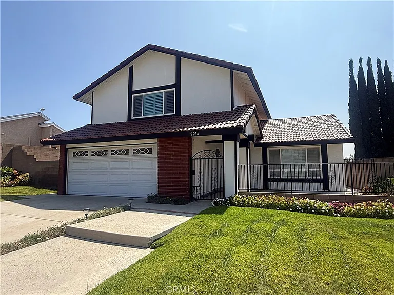 2214 Montague Cir — Photo 2