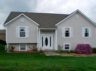 716 Red Maple Dr, Liberty, MO 64068