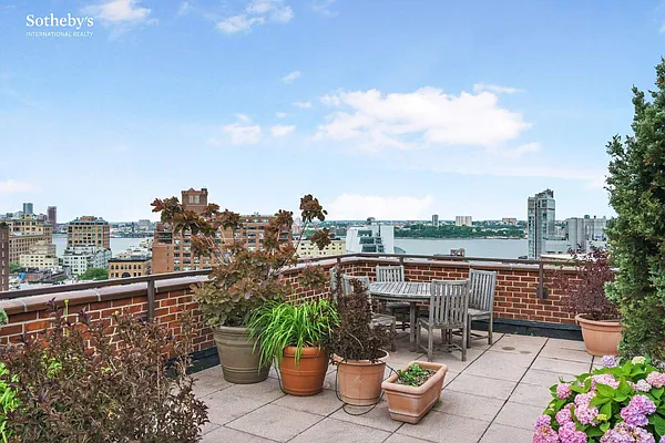 Sold by Sotheby's International Realty | media 8
