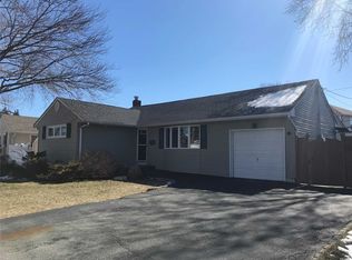 16 Essex Rd, Bethpage, NY 11714