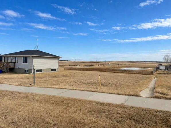 309 3rd St W, Standard, AB T0J 3G0