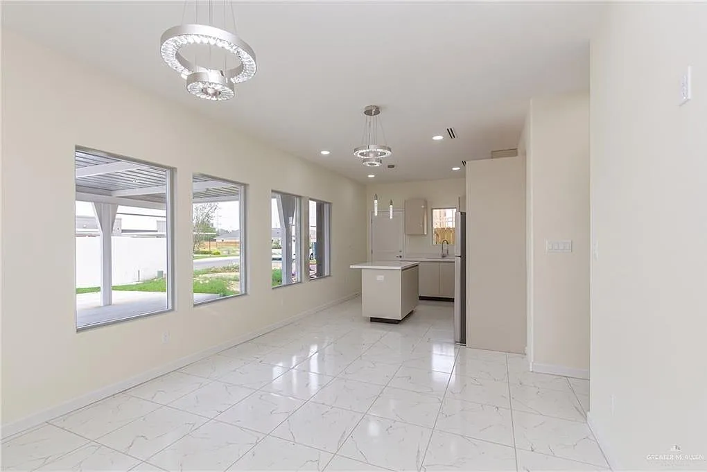 3 bed, 2.0 bath, 1050 sqft, $1,200 — Photo 3