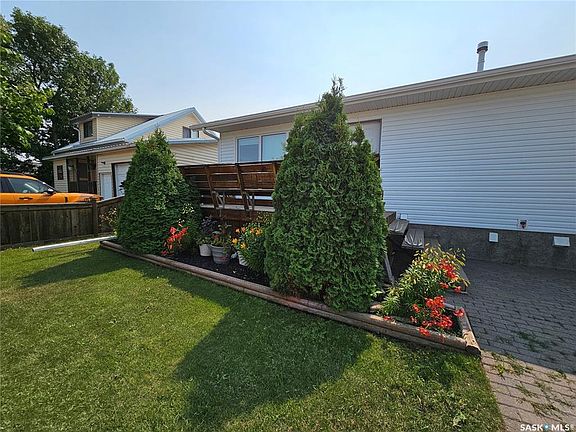 2nd image of 272 5th AVENUE W