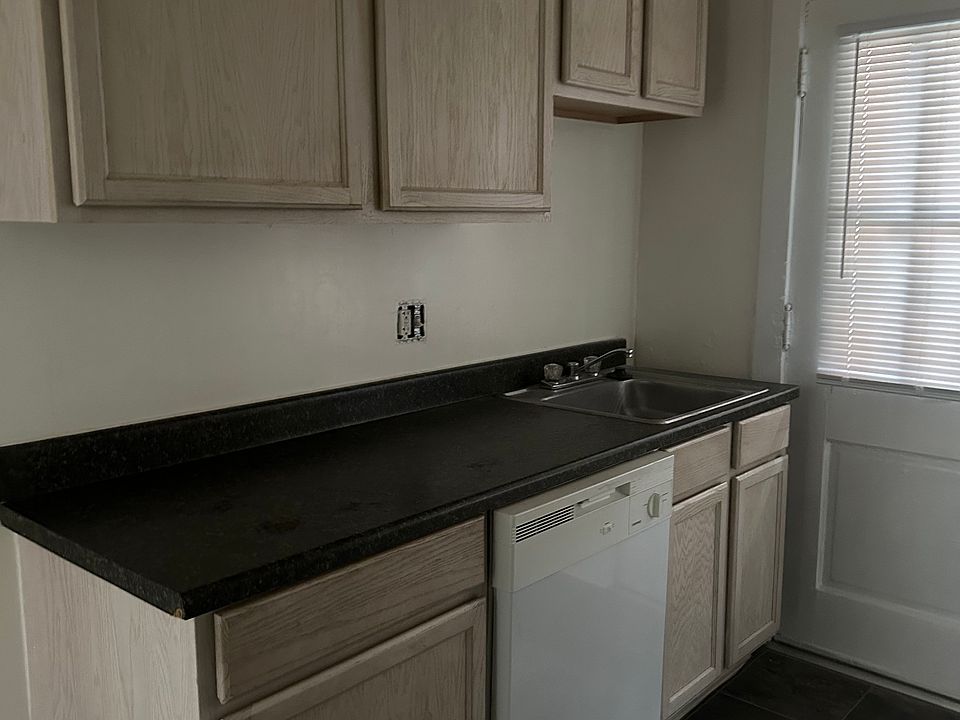 1st image of 1433 W 10th St #3