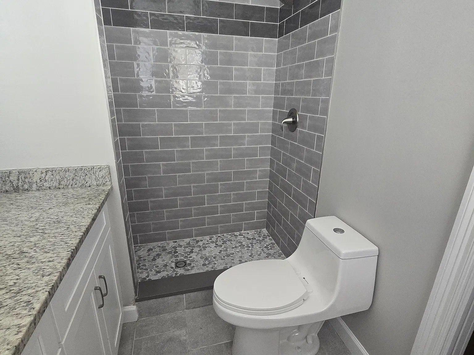 2 bed, 1000 sqft, $2,400 — Photo 4