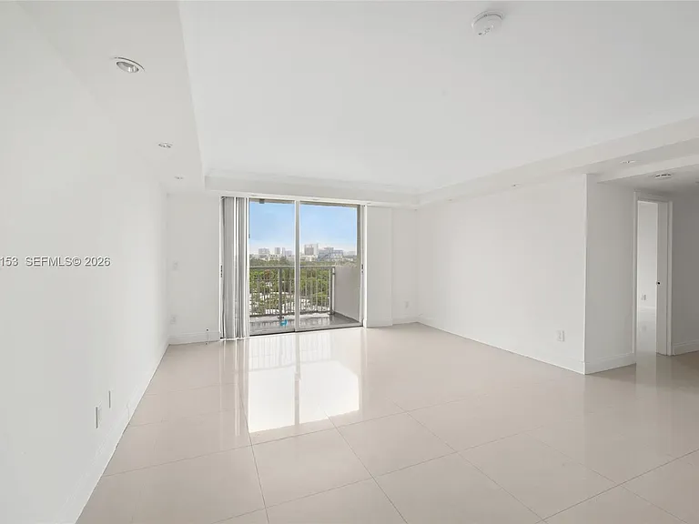 2000 NE 135th St #1010 — Photo 11