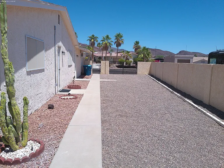 3713 Mission Dr S — Photo 28