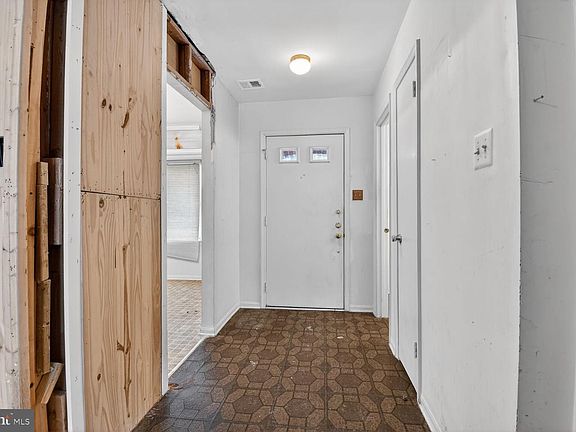 4th image of 7607 Heatherton Ln