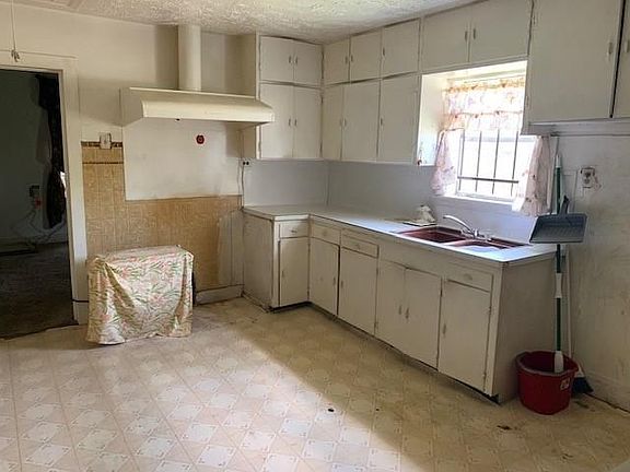 4th image of 2521 Avenue Of Oaks St