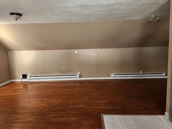3rd image of 36 Pinecrest Rd Floor 2