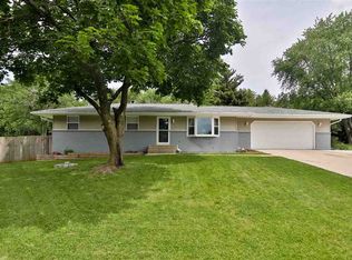 3704 Capron Dr, Rockford, IL
