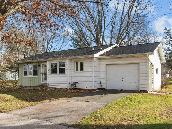311 W Sumner St, Weyauwega, WI 54983