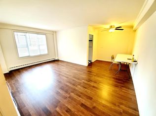 7015 N Sheridan Rd #1, Chicago, IL 60626