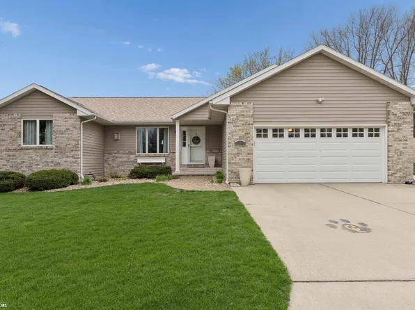 105 Woodlane Dr, Clear Lake, IA 50428