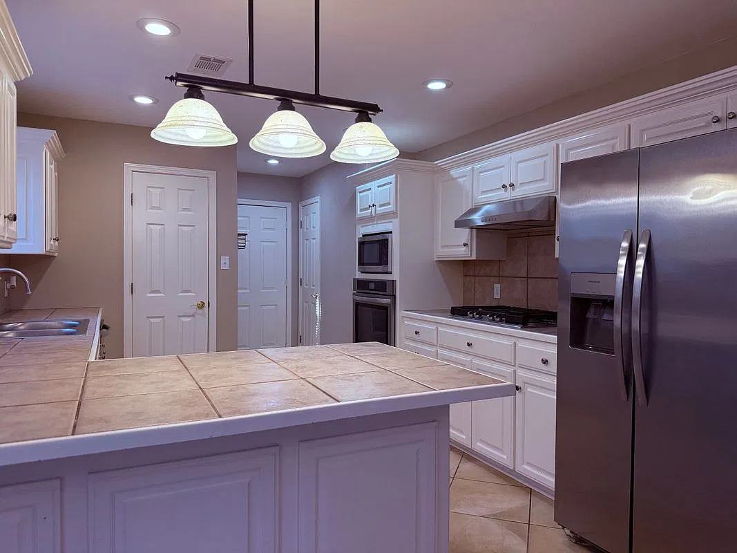4 bed, 3.0 bath, 2398 sqft, $2,500 — Photo 4