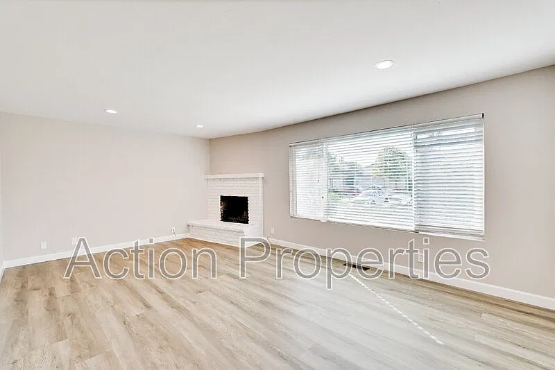 2 bed, 2.0 bath, 1278 sqft, $4,795 — Photo 4