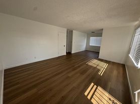 1114 Gladys Ave, Long Beach, CA